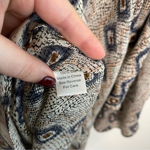 Parker Silk Cold Shoulder Flutter Sleeve Tunic Top - Picture 7 of 11